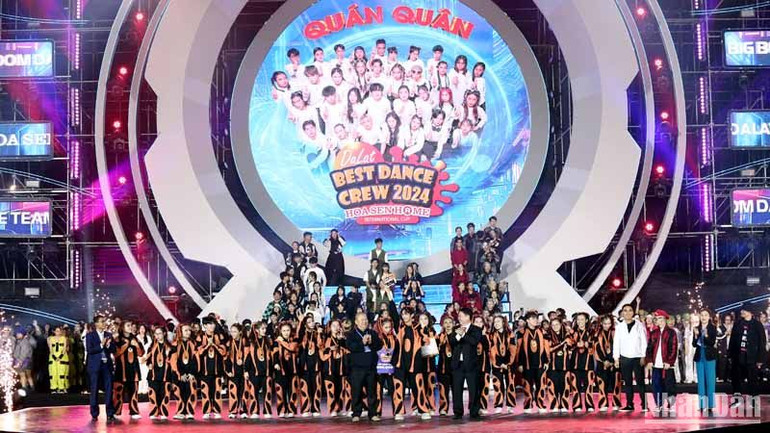 Nhóm Big Boom Dance Team đoạt quán quân bảng phong trào mở rộng của Dalat Best Dance Crew 2024.
