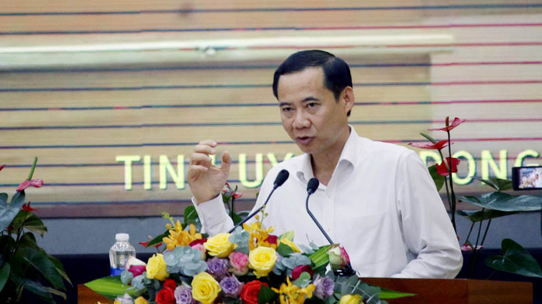 Quyền Bí thư Tỉnh ủy Lâm Đồng phát biểu ý kiến tại hội nghị.