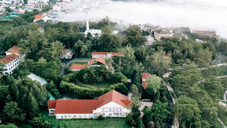 Khuôn viên Trường đại học Đà Lạt.