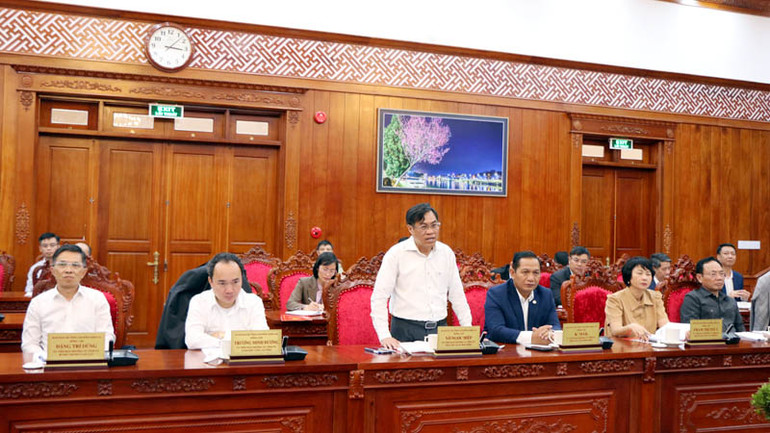 Lãnh đạo Ủy ban nhân dân tỉnh Lâm Đồng phát biểu tại buổi làm việc.
