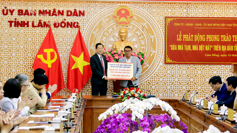 Công ty TNHH một thành viên Xổ số kiến thiết Lâm Đồng ủng hộ 1 tỷ đồng.