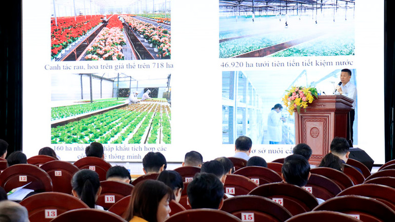 Đại diện ngành nông nghiệp Lâm Đồng giới thiệu những mô hình ứng dụng công nghệ số trong sản xuất nông nghiệp tại địa phương, Đại diện ngành nông nghiệp Lâm Đồng giới thiệu những mô hình ứng dụng công nghệ số trong sản xuất nông nghiệp tại địa phương,