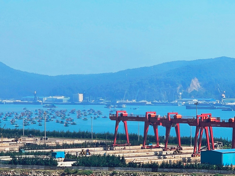 Thi công kết cấu cảng biển ở Nghi Sơn.