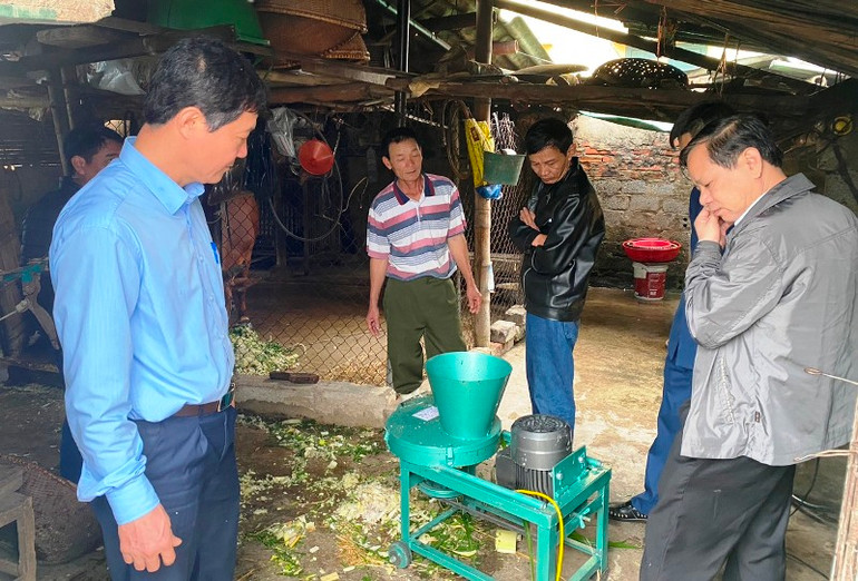 Máy băm rác hữu cơ trang cấp cho nông hộ ở xã Quảng Định, huyện Quảng Xương.