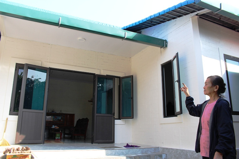 Ngôi nhà được xây lắp bằng vật liệu tái chế từ rác ở xã Quảng Nham, huyện Quảng Xương.