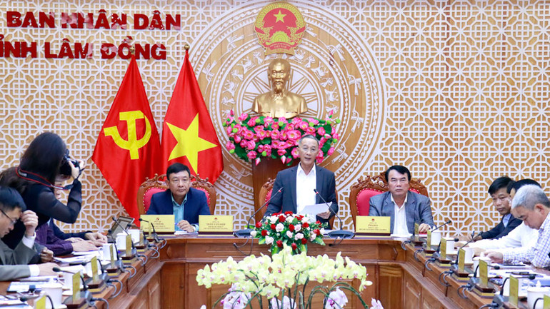 Chủ tịch Ủy ban nhân dân tỉnh Lâm Đồng phát biểu ý kiến tại Hội nghị giao ban, cung cấp thông tin cho báo chí tháng 7/2023.