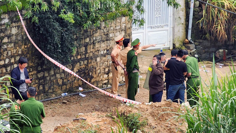 Hiện trường vụ việc được phong tỏa để tránh nguy hiểm và phục vụ công tác điều tra.