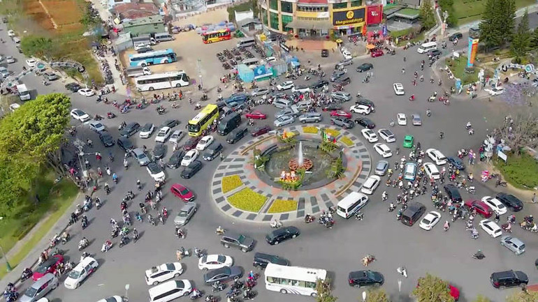 Khu vực trung tâm thành phố Đà Lạt giờ tan ca.