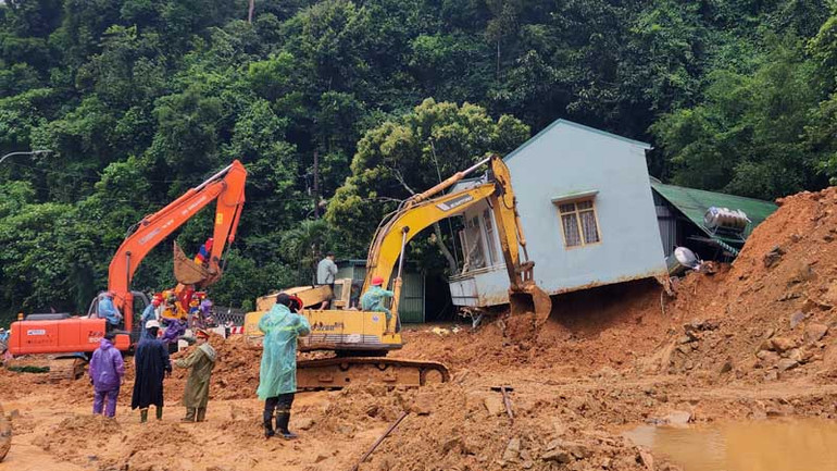 Hiện trường vụ sạt lở ghi nhận sáng 31/7.