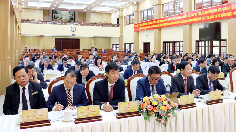 Đại biểu tham dự kỳ họp. Đại biểu tham dự kỳ họp.