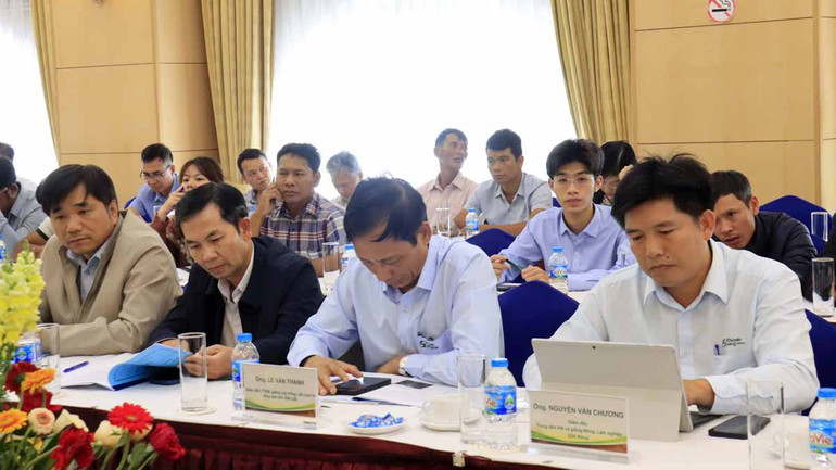 Đại biểu tham dự.