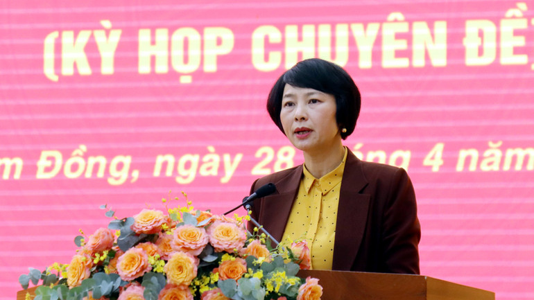 Đồng chí Phạm Thị Phúc, Phó Bí thư Thường trực Tỉnh ủy, Chủ tịch Hội đồng nhân dân tỉnh Lâm Đồng phát biểu ý kiến tại kỳ họp. Đồng chí Phạm Thị Phúc, Phó Bí thư Thường trực Tỉnh ủy, Chủ tịch Hội đồng nhân dân tỉnh Lâm Đồng phát biểu ý kiến tại kỳ họp.