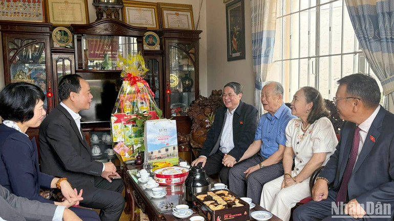 Phó Chủ tịch Quốc hội Nguyễn Đức Hải và lãnh đạo tỉnh Lâm Đồng thăm, tặng quà gia đình thương binh Nguyễn Đức Ba. Phó Chủ tịch Quốc hội Nguyễn Đức Hải và lãnh đạo tỉnh Lâm Đồng thăm, tặng quà gia đình thương binh Nguyễn Đức Ba.