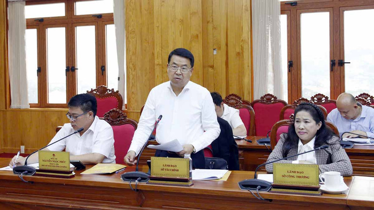 Lãnh đạo sở ngành tỉnh Lâm Đồng trao đổi thông tin tại buổi làm việc.