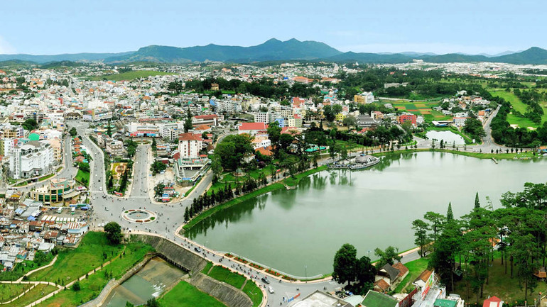 Sau khi sáp nhập tỉnh Lâm Đồng, Đắk Nông và Bình Thuận, trung tâm hành chính tỉnh Lâm Đồng mới dự kiến đặt tại thành phố Đà Lạt, tỉnh Lâm Đồng hiện nay. Sau khi sáp nhập tỉnh Lâm Đồng, Đắk Nông và Bình Thuận, trung tâm hành chính tỉnh Lâm Đồng mới dự kiến đặt tại thành phố Đà Lạt, tỉnh Lâm Đồng hiện nay.