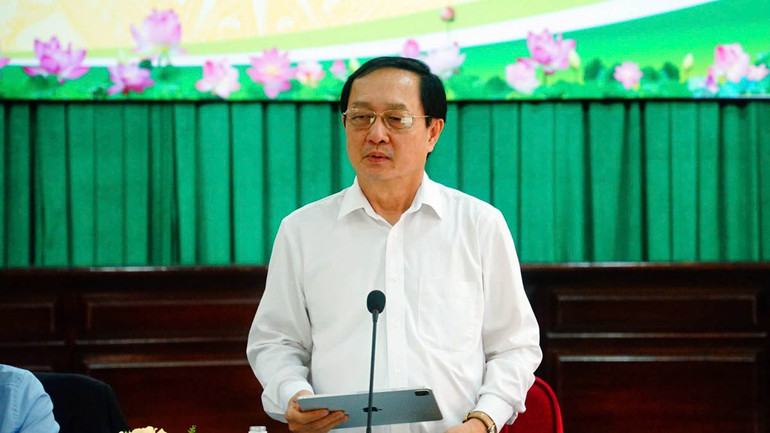 Đồng chí Huỳnh Thành Đạt, Ủy viên Trung ương Đảng, Phó Trưởng ban Tuyên giáo và Dân vận Trung ương, Trưởng Ban chỉ đạo Đề án tuyên truyền về chủ trương và nhiệm vụ phát triển điện hạt nhân phát biểu ý kiến tại hội thảo.