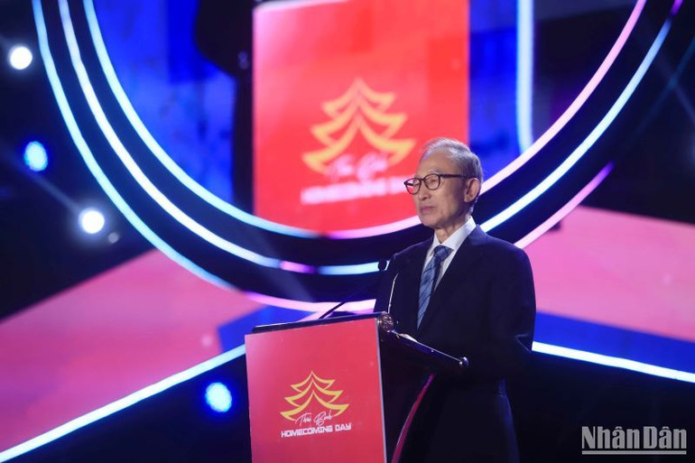 Ngài Lee Myung Bak, Cựu Tổng thống Đại Hàn dân Quốc khẳng định, văn hóa là cây cầu nâng cao sự giao tiếp và hiểu biết giữa hai nước. Ngài Lee Myung Bak, Cựu Tổng thống Đại Hàn dân Quốc khẳng định, văn hóa là cây cầu nâng cao sự giao tiếp và hiểu biết giữa hai nước.