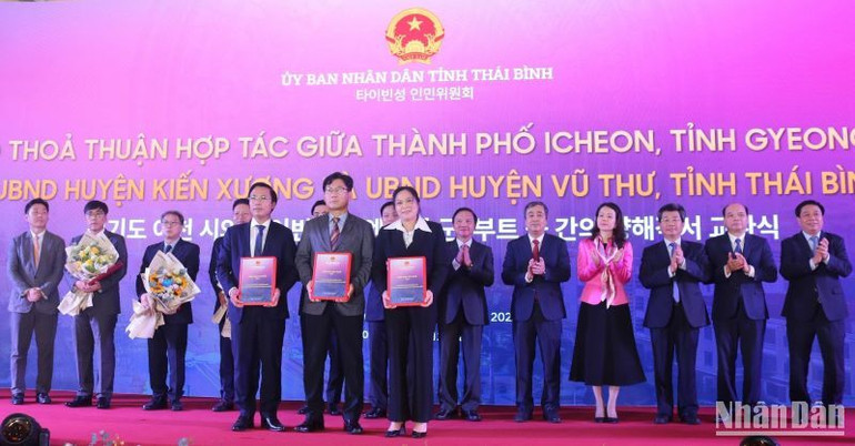 Ký thỏa thuận hợp tác giữa thành phố Icheon (Hàn Quốc) với huyện Vũ Thư, huyện Kiến Xương (tỉnh Thái Bình).