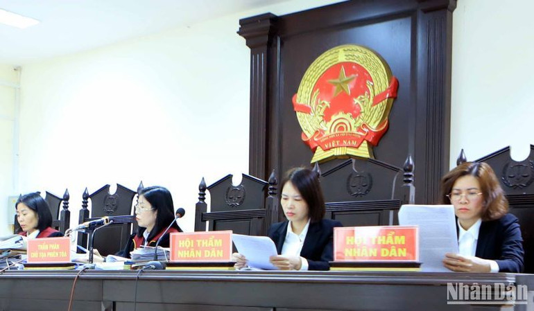 Hội đồng xét xử phiên tòa. Hội đồng xét xử phiên tòa.