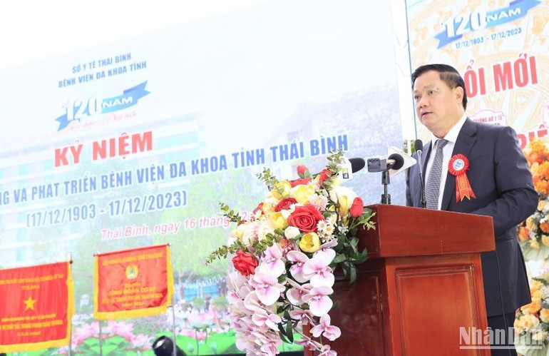 Chủ tịch Ủy ban nhân dân tỉnh Thái Bình Nguyễn Khắc Thận mong muốn Bệnh viện tiếp tục phát huy thế mạnh của mình, với vị thế là Bệnh viện tuyến đầu của tỉnh.