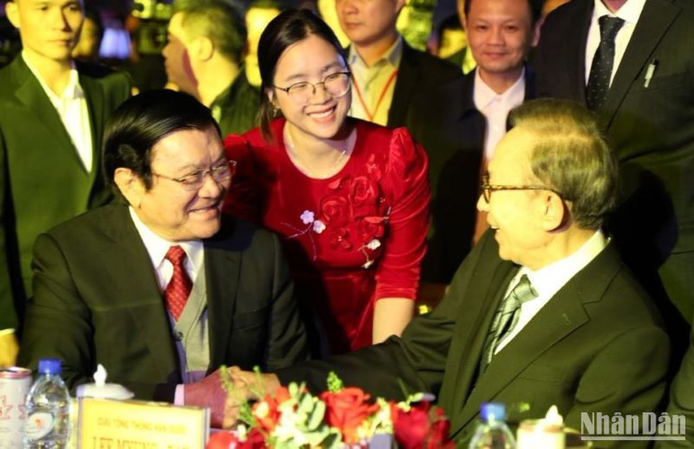 Nguyên Chủ tịch nước Trương Tấn Sang và ngài Lee Myung Bak, Cựu Tổng thống Đại Hàn dân Quốc tại sự kiện. Nguyên Chủ tịch nước Trương Tấn Sang và ngài Lee Myung Bak, Cựu Tổng thống Đại Hàn dân Quốc tại sự kiện.