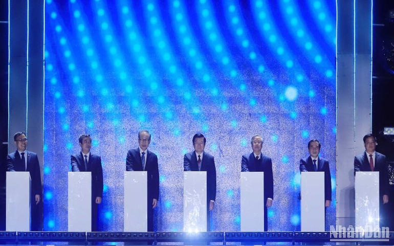 Các đại biểu thực hiện nghi thức khai mạc Chương trình Giao lưu văn hóa-kết nối doanh nghiệp Việt Nam-Hàn Quốc và Hội chợ quốc tế đồng bằng Bắc Bộ 2023. Các đại biểu thực hiện nghi thức khai mạc Chương trình Giao lưu văn hóa-kết nối doanh nghiệp Việt Nam-Hàn Quốc và Hội chợ quốc tế đồng bằng Bắc Bộ 2023.