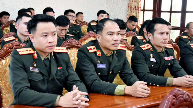 Học viên Quân đội nhân dân Lào tham dự buổi gặp mặt.