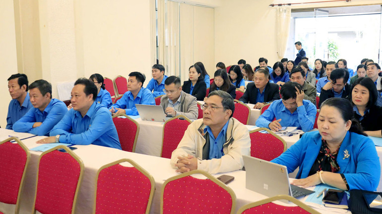 Đại biểu tham dự hội thảo.