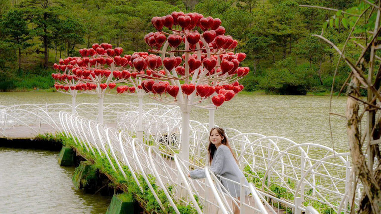 Một điểm check-in tại Khu du lịch Thung lũng tình yêu - Đà Lạt.