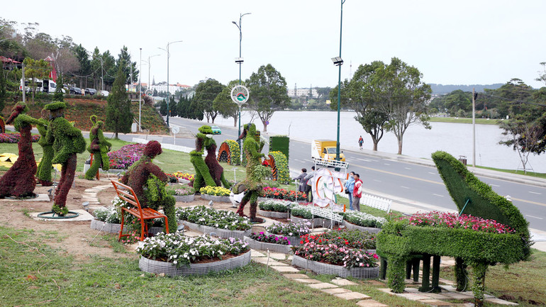 Các không gian hoa phục vụ người dân địa phương và du khách hơn 1 tháng, kể từ khai mạc Festival Hoa Đà Lạt lần thứ X.