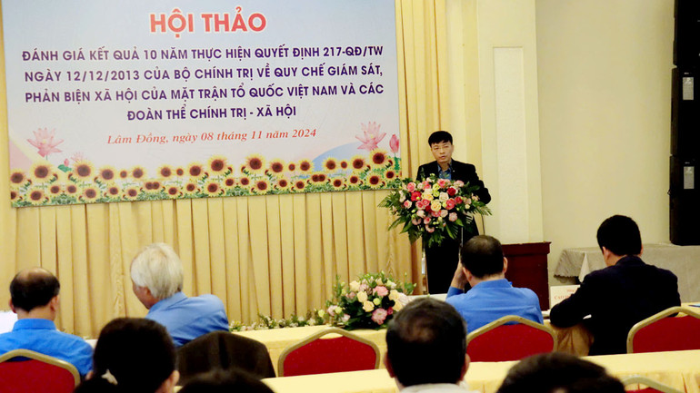 Các đại biểu đã tiến hành đánh giá kết quả 10 năm thực hiện Quyết định số 217 của Bộ Chính trị.