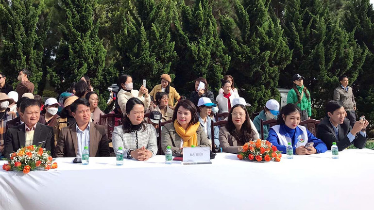 Đại biểu tham dự.