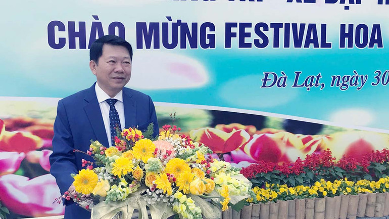 Trưởng Phòng Giáo dục và Đào tạo thành phố Đà Lạt Nguyễn Vĩnh Hiến phát biểu khai mạc hội thi.