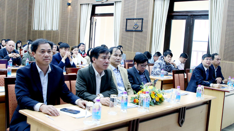 Đại biểu tham dự hội thảo.