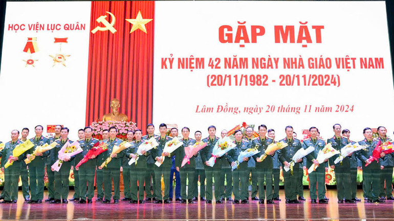 Học viện Lục quân tri ân cán bộ, giảng viên học viện.