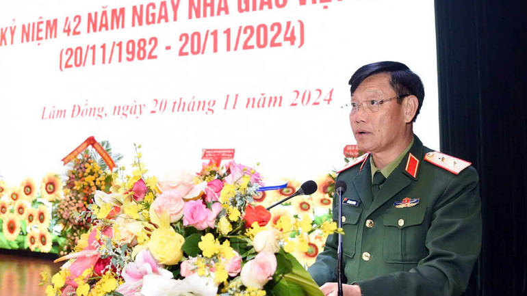 Trung tướng Đỗ Minh Xương, Giám đốc Học viện Lục quân phát biểu tại buổi lễ.