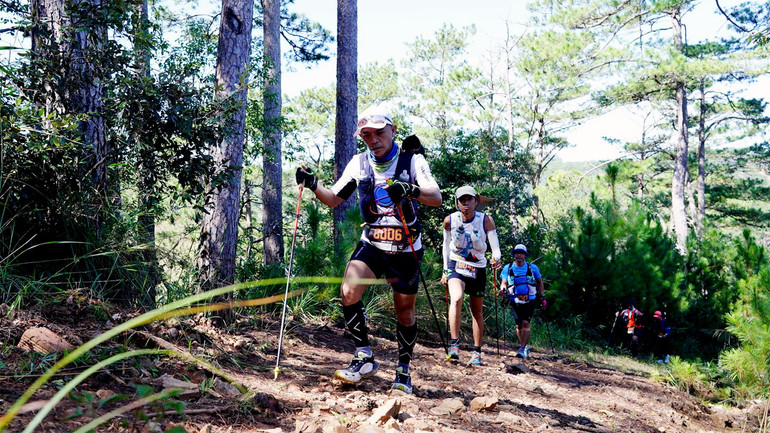 Cự ly 160km rất khắc nghiệt, nhưng rất hấp dẫn, các vận động viên băng qua các dạng địa hình và phong cảnh núi rừng tuyệt đẹp trên cao nguyên Langbiang.