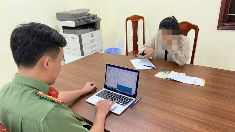 Cơ quan Công an triệu tập, xử lý trường hợp rao bán giấy mời dự khai mạc Festival Hoa Đà Lạt.