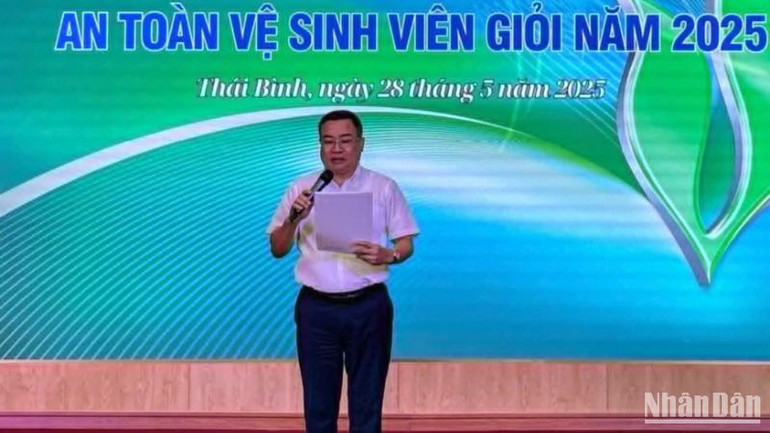 Ông Nguyễn Huy Vượng, Phó Bí thư Đảng ủy, Phó Giám đốc, Chủ tịch Công đoàn Chi nhánh Phát điện Dầu khí (Tập đoàn Công nghiệp Năng lượng Việt Nam) phát biểu.