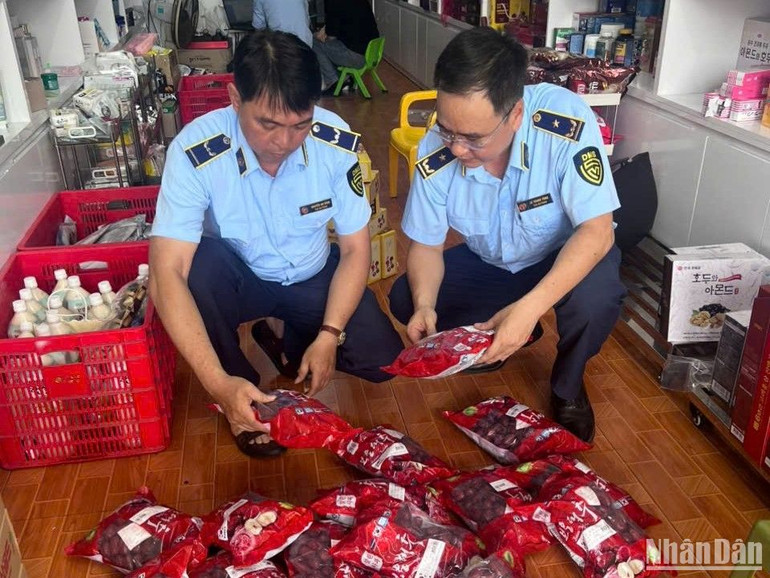 Các gói táo đỏ, kỳ tử, trà thảo mộc...của hộ kinh doanh N.T.T ở huyện Thái Thụy đều không rõ nguồn gốc, xuất xứ.