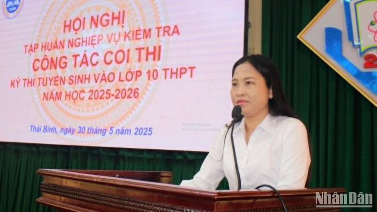 Phó Giám đốc Sở Giáo dục và Đào tạo Hà Thị Thu Phương phát biểu tại Hội nghị tập huấn nghiệp vụ kiểm tra công tác coi thi chiều 30/5 vừa qua.