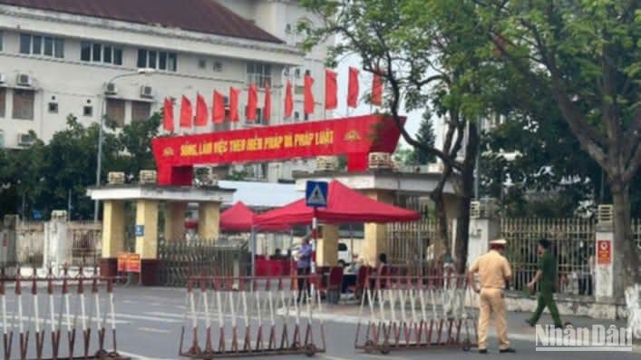 An ninh được thắt chặt tại phiên xét xử.