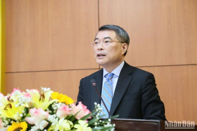 Đồng chí Lê Minh Hưng phát biểu, giao nhiệm vụ cho tân Bí thư Tỉnh ủy Thái Bình Nguyễn Khắc Thận. Đồng chí Lê Minh Hưng phát biểu, giao nhiệm vụ cho tân Bí thư Tỉnh ủy Thái Bình Nguyễn Khắc Thận.