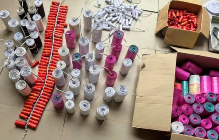 Tổng số lượng pháo cơ quan chức năng thu giữ của Huy lên tới 13,5kg. (Ảnh: Công an cung cấp)