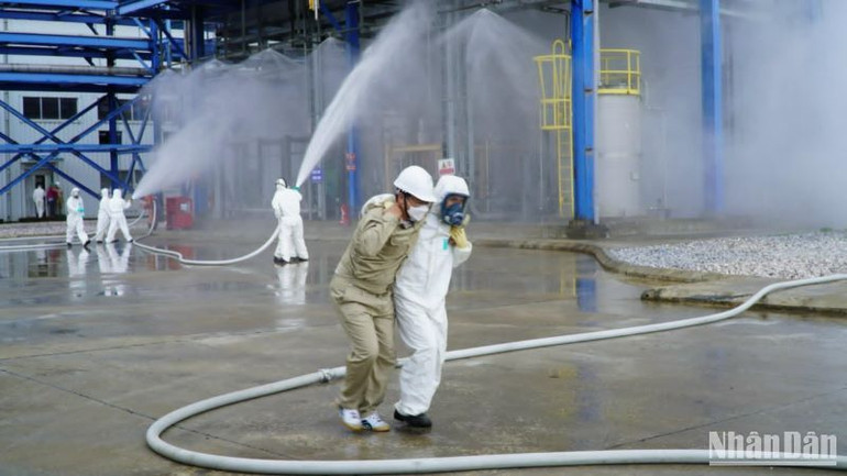 Diễn tập sự cố hóa chất tại Nhà máy nhiệt điện Thái Bình 2.