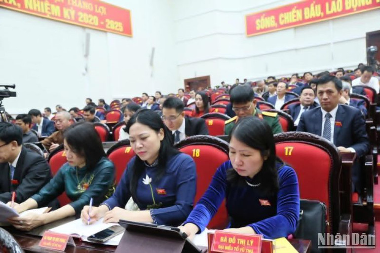 Các đại biểu dự kỳ họp.