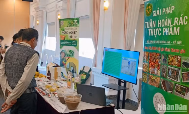 Giải pháp tuần hoàn rác thực phẩm triển khai tại huyện Đông Anh, thành phố Hà Nội được giới thiệu tại Diễn đàn.
