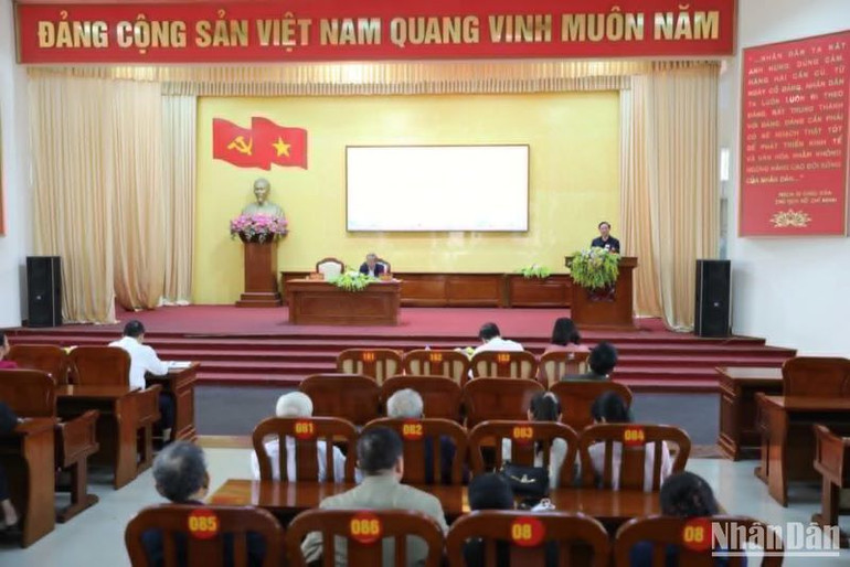 Quang cảnh buổi tiếp xúc cử tri tại tỉnh Thái Bình.