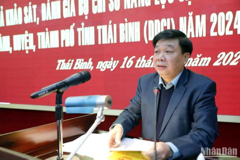 Ông Nguyễn Quang Hưng, Phó Chủ tịch Thường trực Ủy ban nhân dân tỉnh Thái Bình đề nghị các sở, ngành và các huyện có điểm xếp hạng thấp hoặc giảm so năm trước cần nghiêm túc nhìn nhận, có những giải pháp quyết liệt để cải thiện chỉ số cạnh tranh trong năm sau.