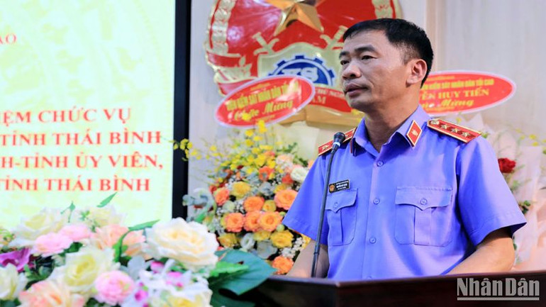 Phó Viện trưởng VKSND tối cao Nguyễn Duy Giảng phát biểu ý kiến.